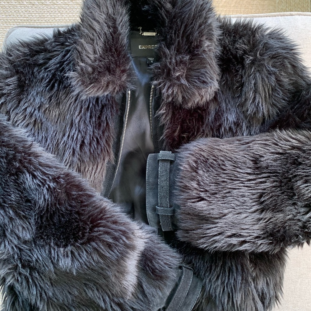 Express faux fur jacket with leather hem - Picture 3 of 4